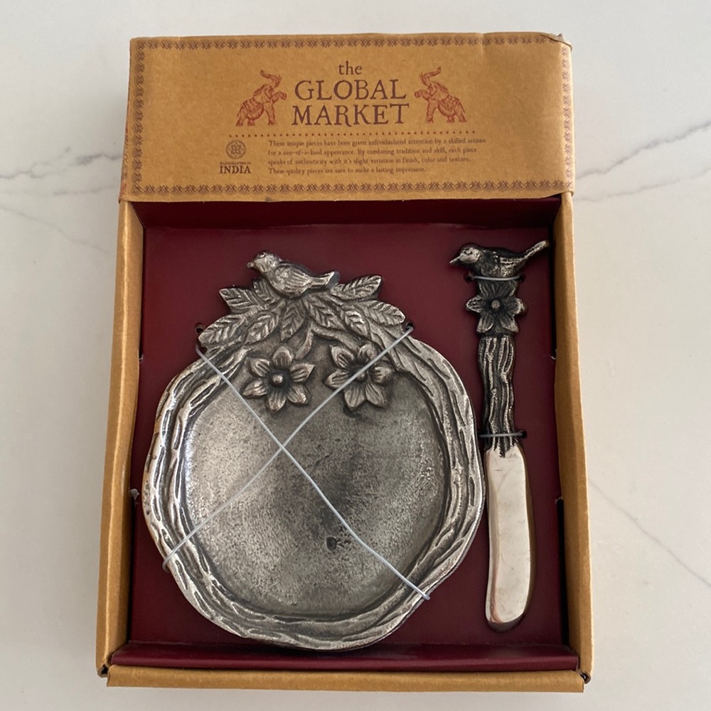 🆕 Condiment dish and knife. Handcrafted in India. NWT.